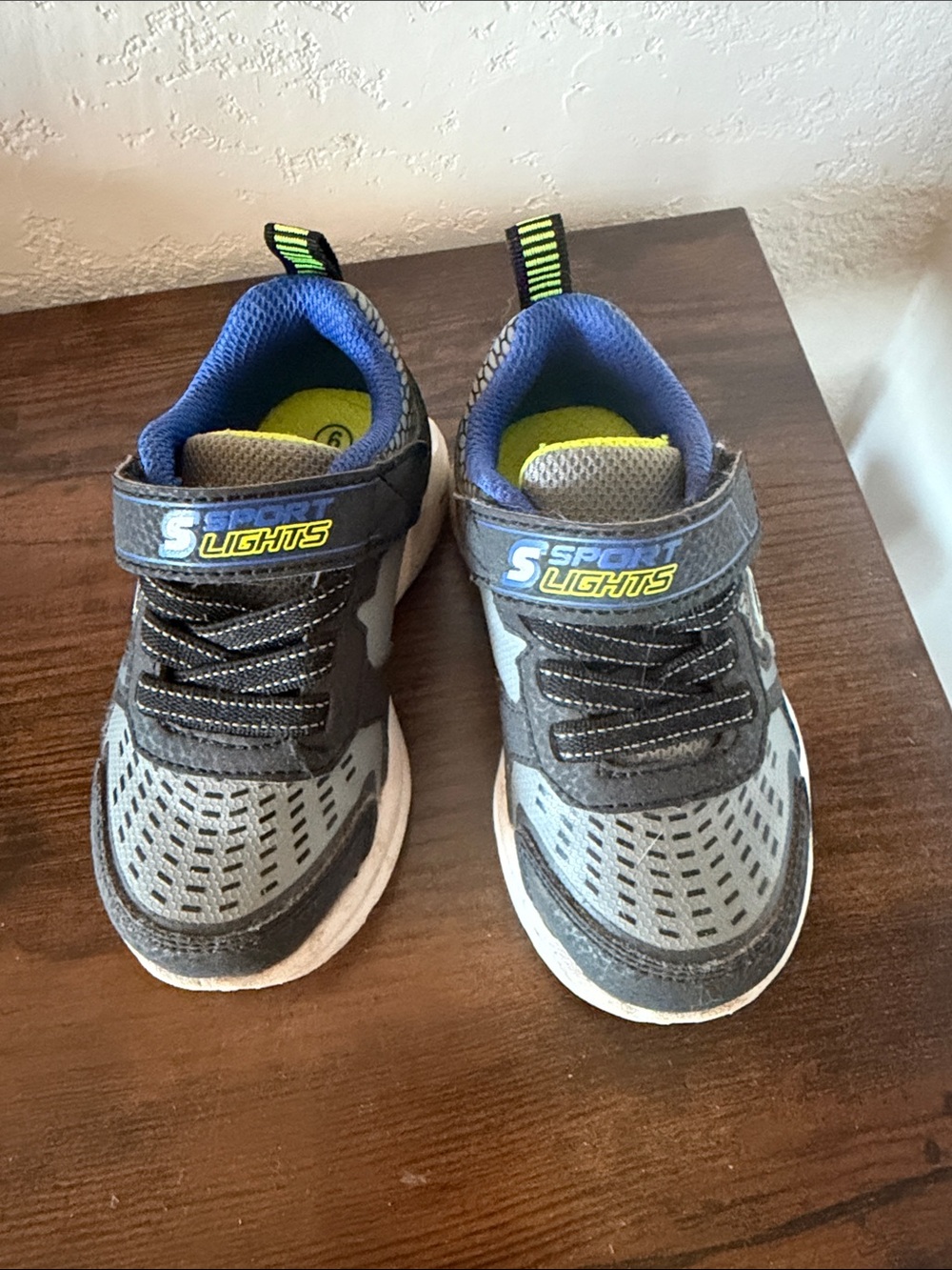 Kids Light-Up Athletic Sneakers in Gray and Blue - Sport Lights